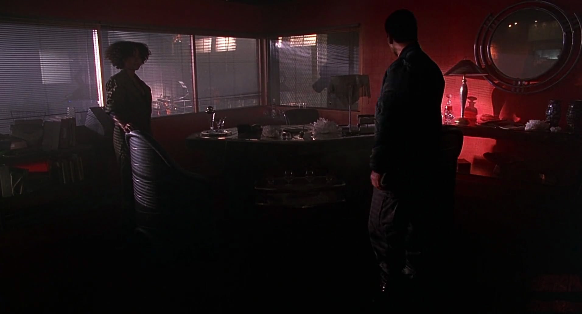 Barb Wire (1996) HD screenshot 6833