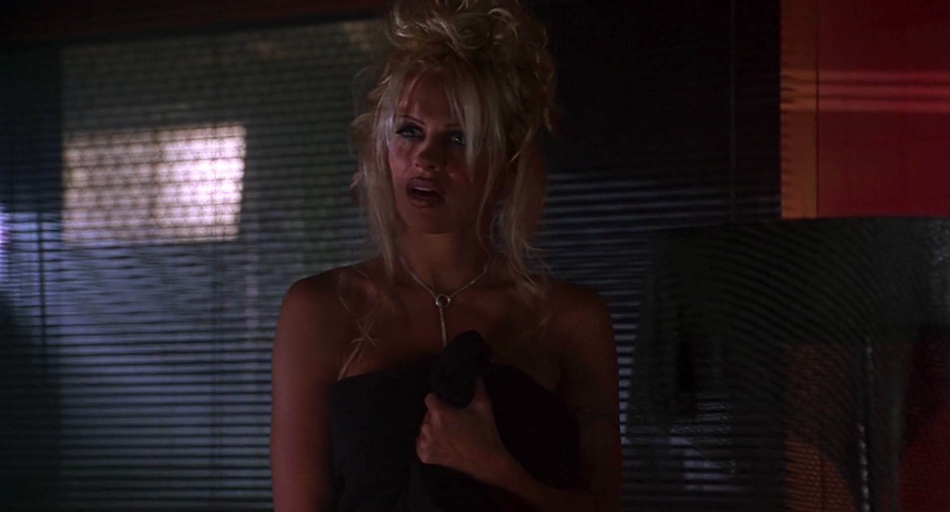 Barb Wire (1996) screencap 6837