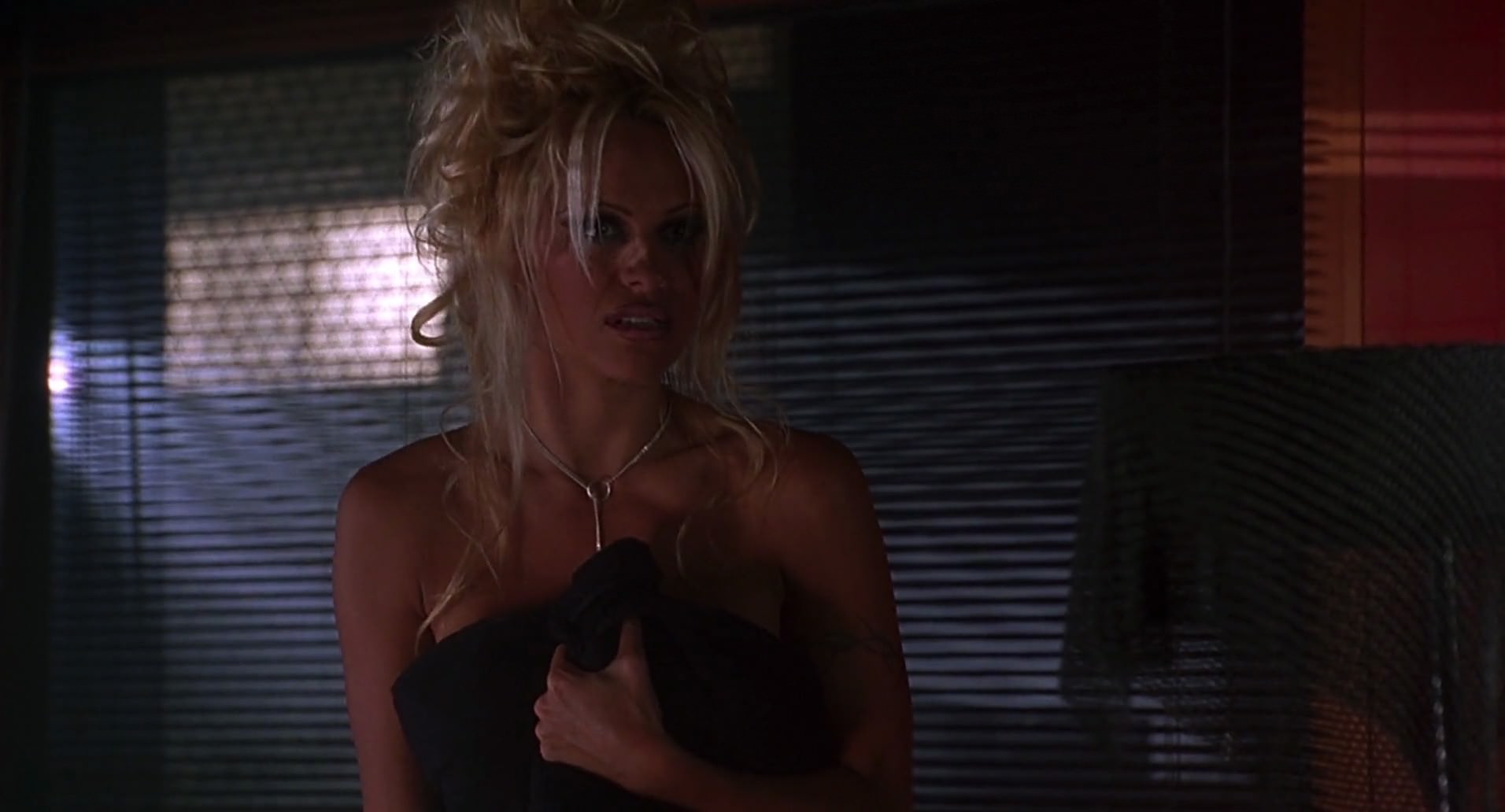Barb Wire (1996) screencap 6843