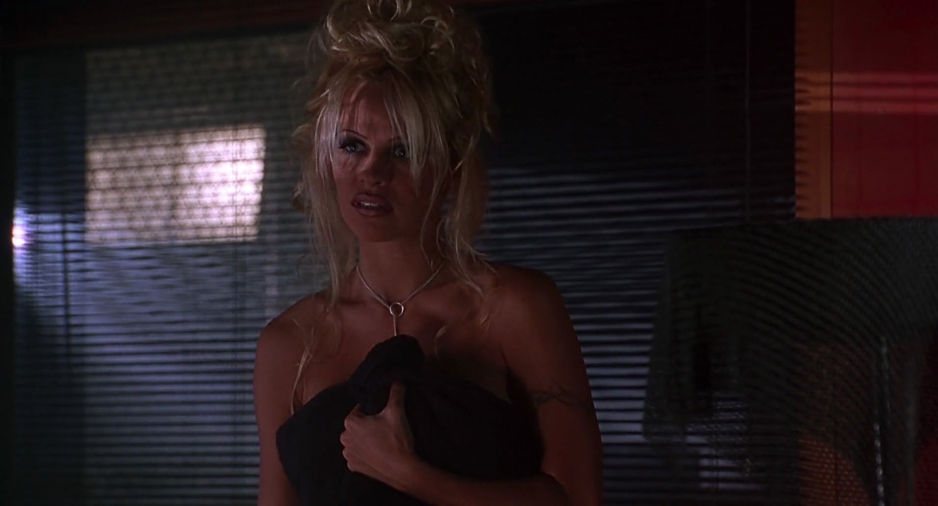 Barb Wire (1996) HD screenshot 6845