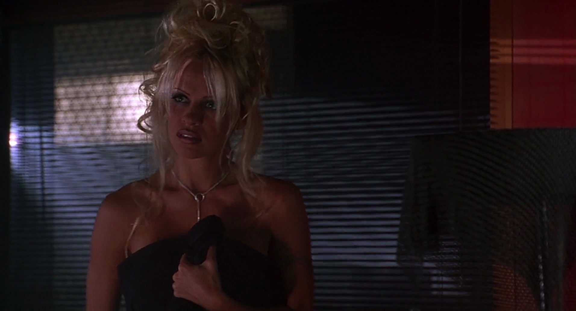 Barb Wire (1996) screencap 6846