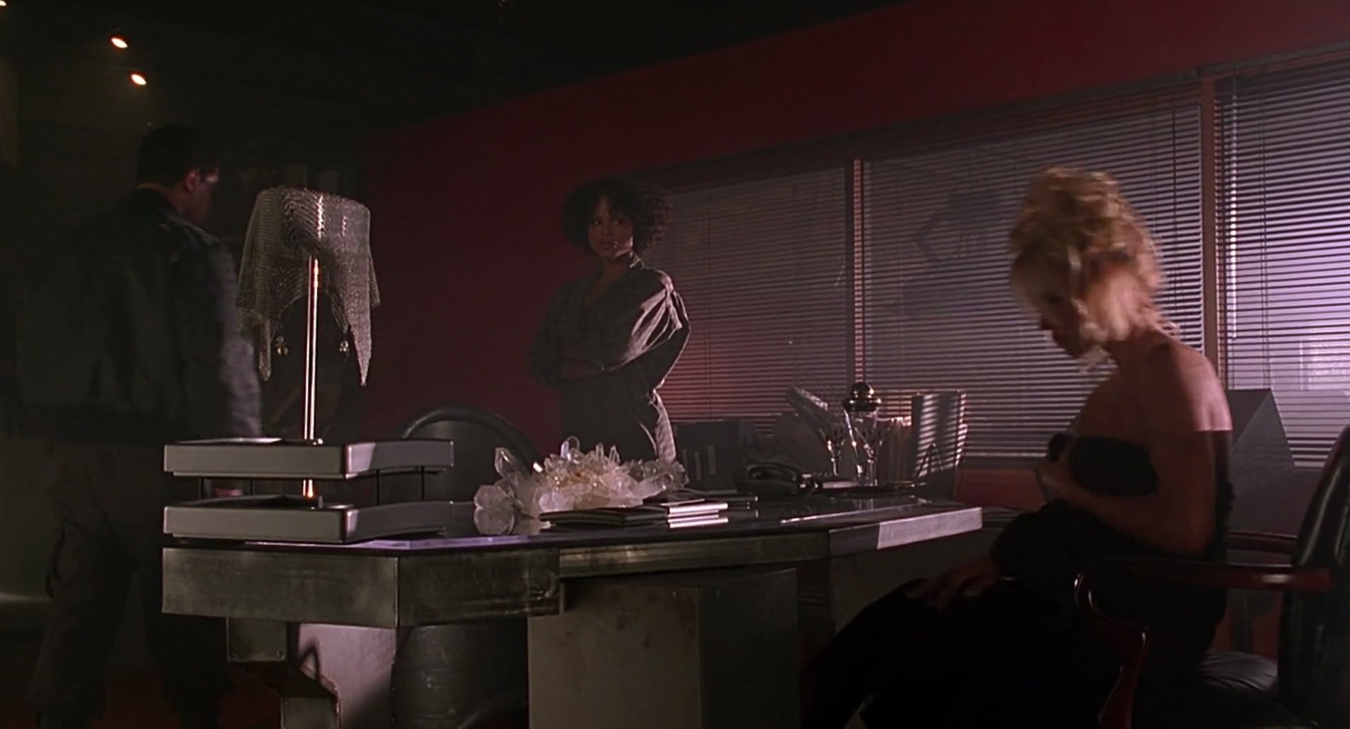 Barb Wire (1996) screencap 6849