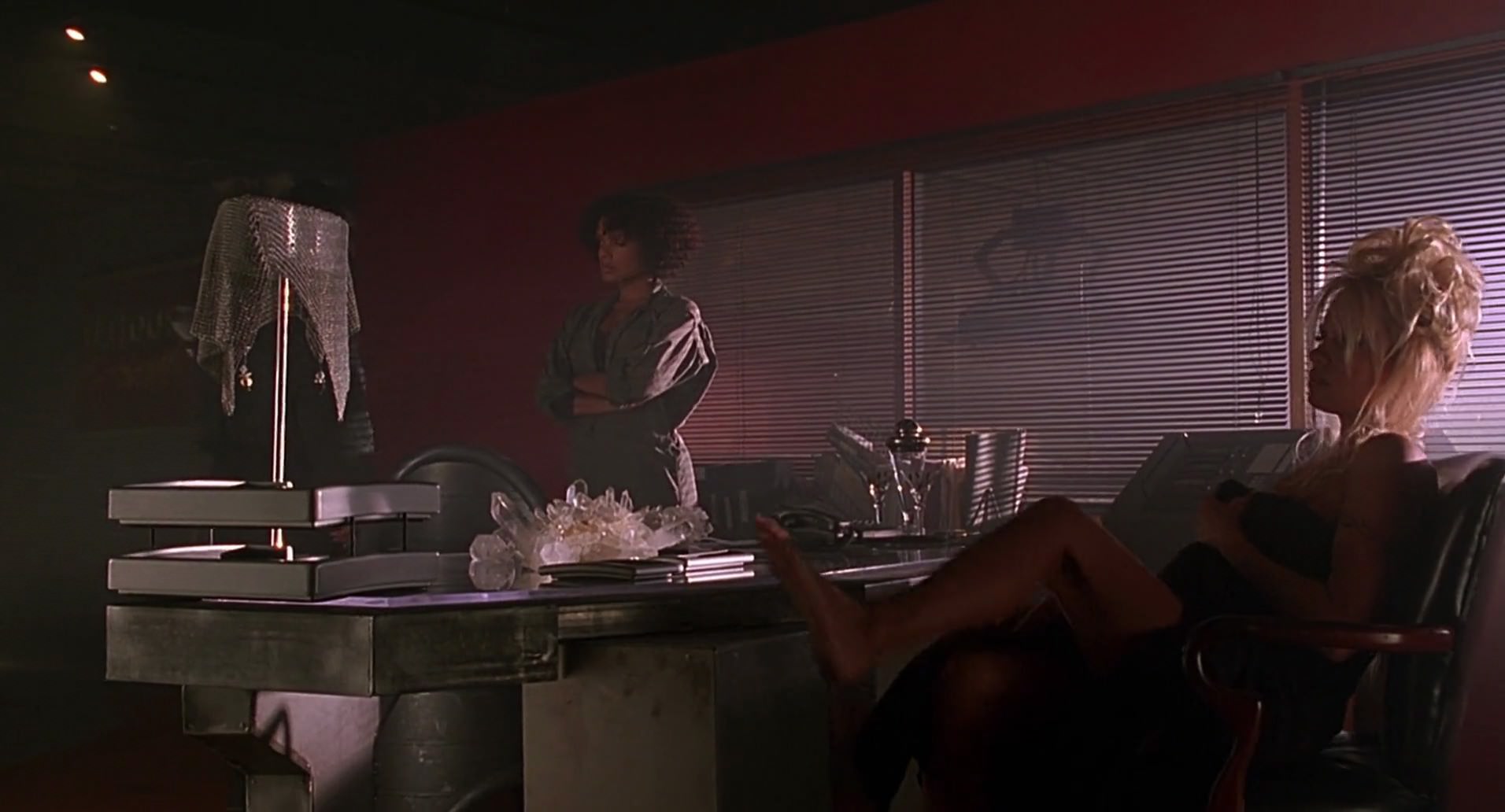 Barb Wire (1996) screencap 6852