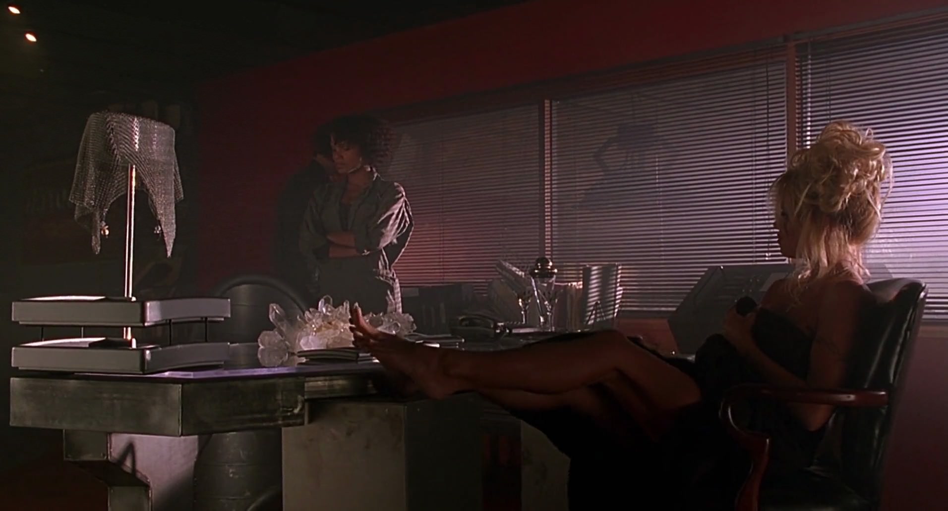 Barb Wire (1996) screencap 6855