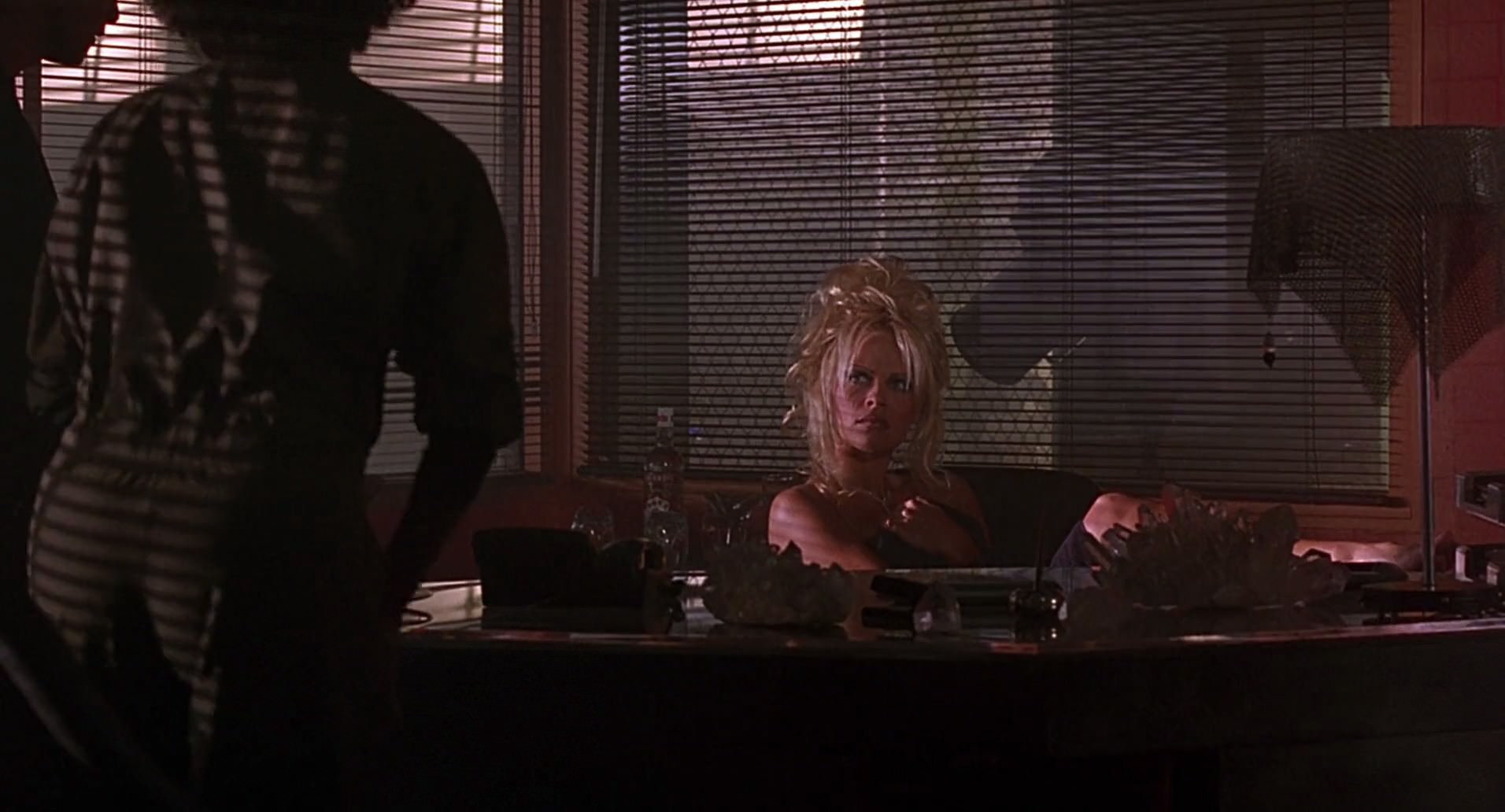Barb Wire (1996) screencap 6867