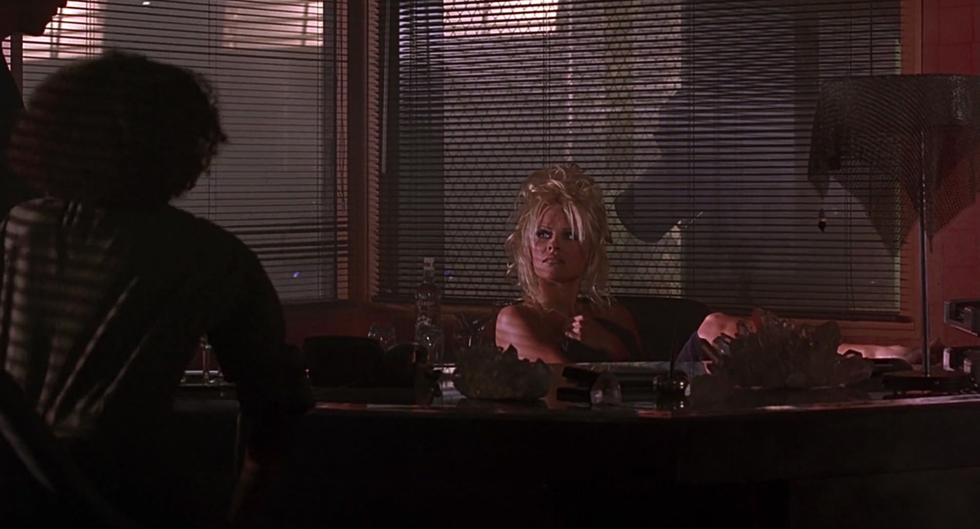 Barb Wire (1996) HD screenshot 6869