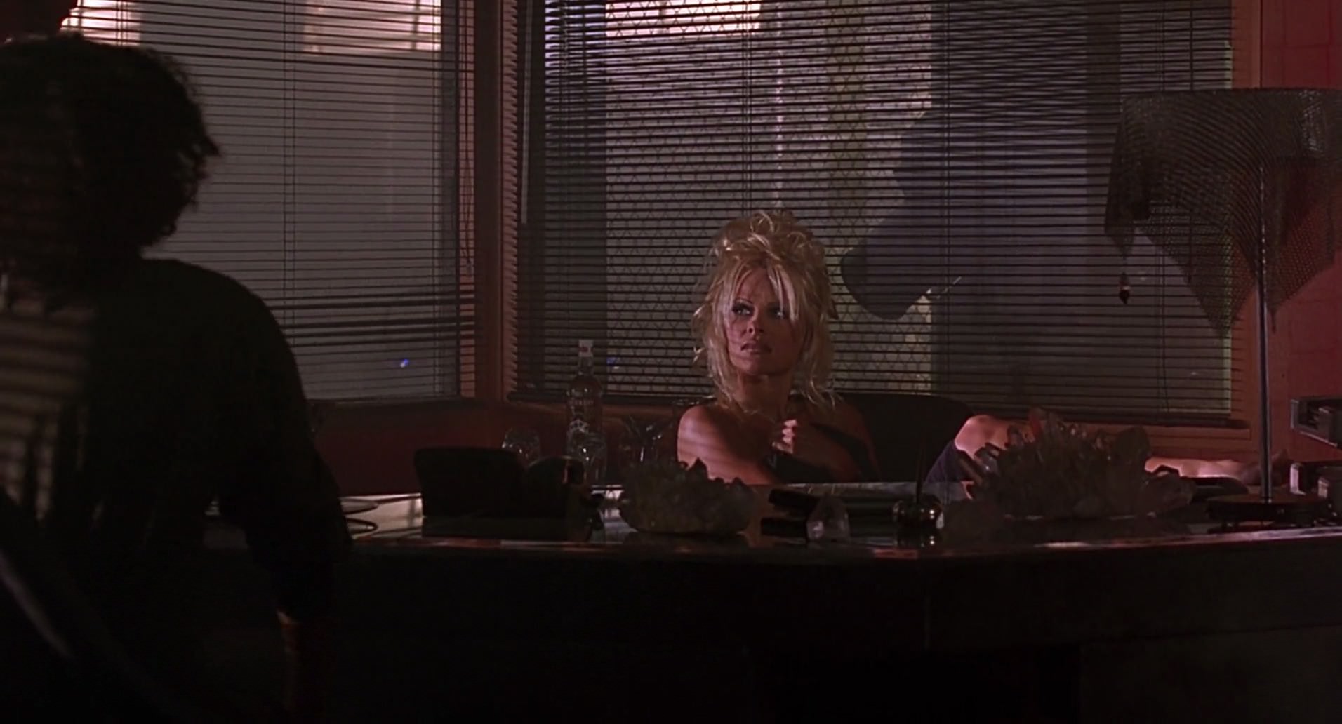 Barb Wire (1996) screencap 6870