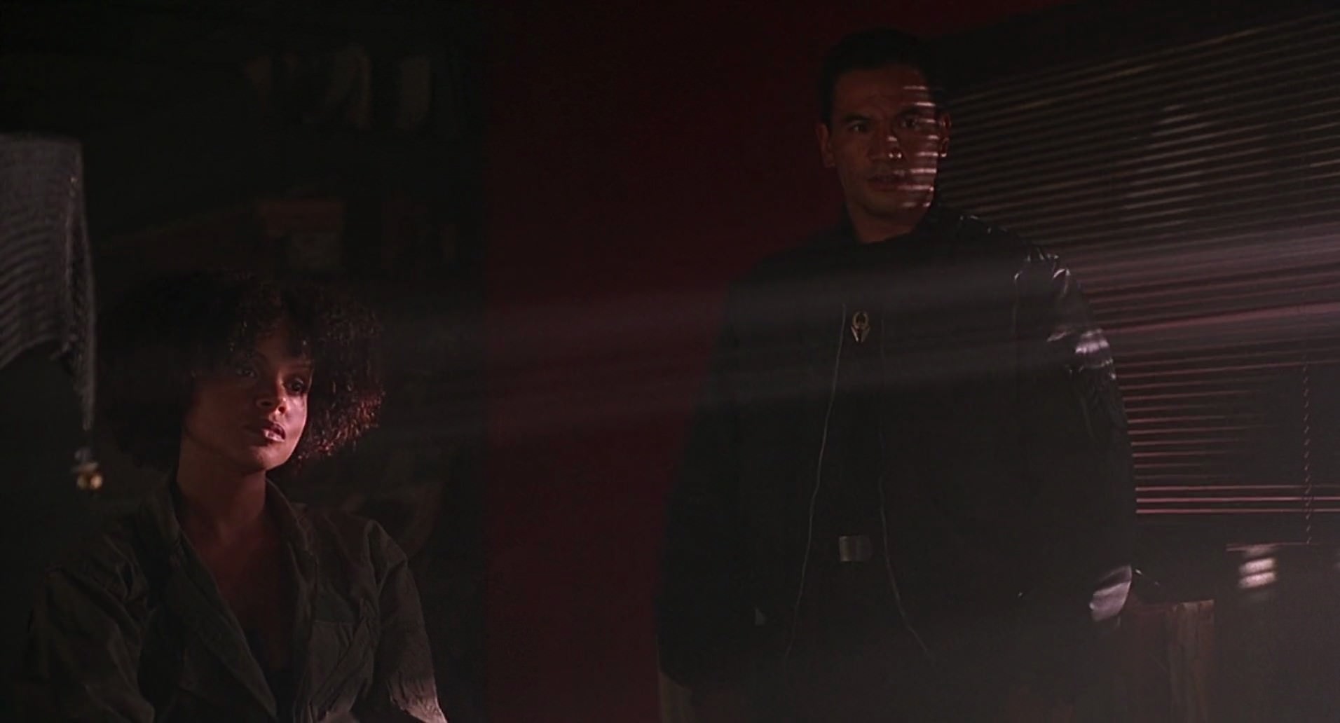 Barb Wire (1996) screencap 6873