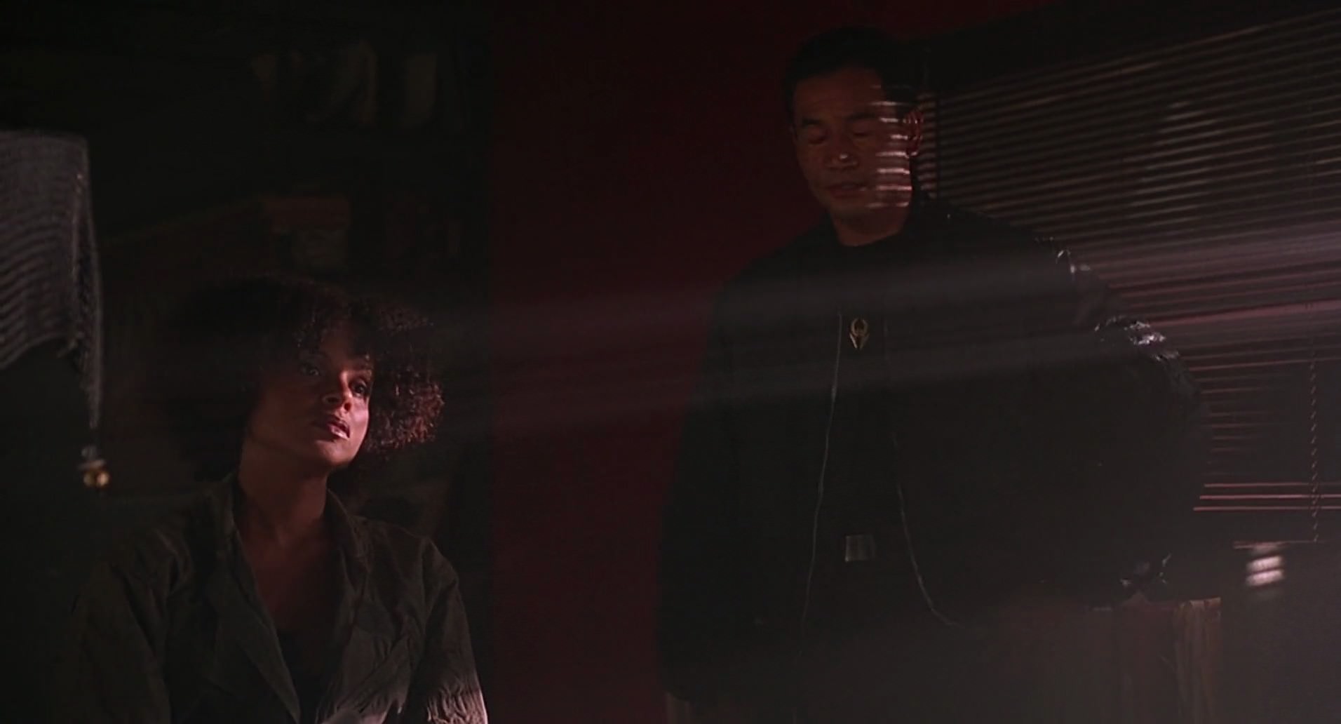 Barb Wire (1996) HD screenshot 6875