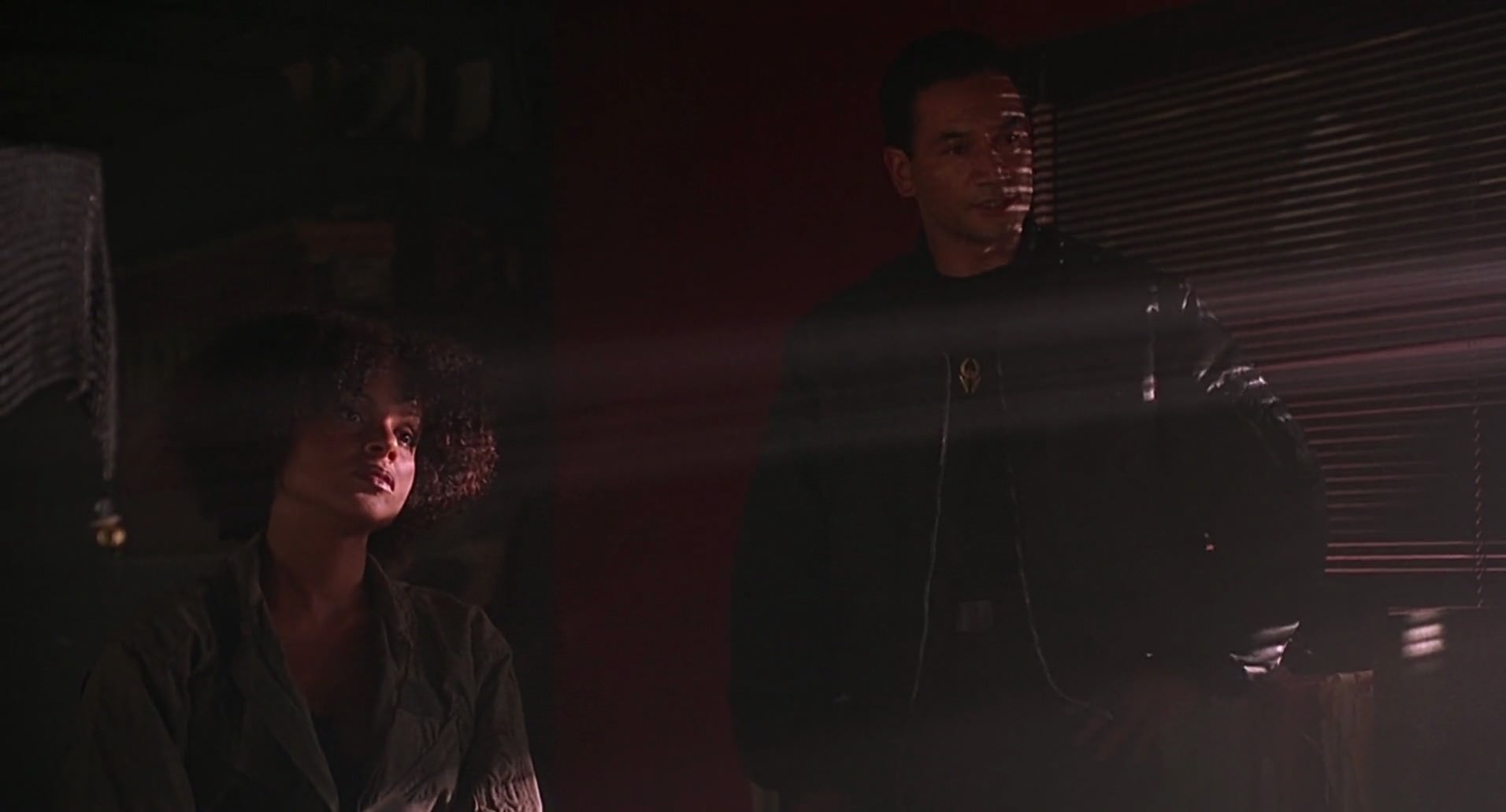 Barb Wire (1996) screencap 6876