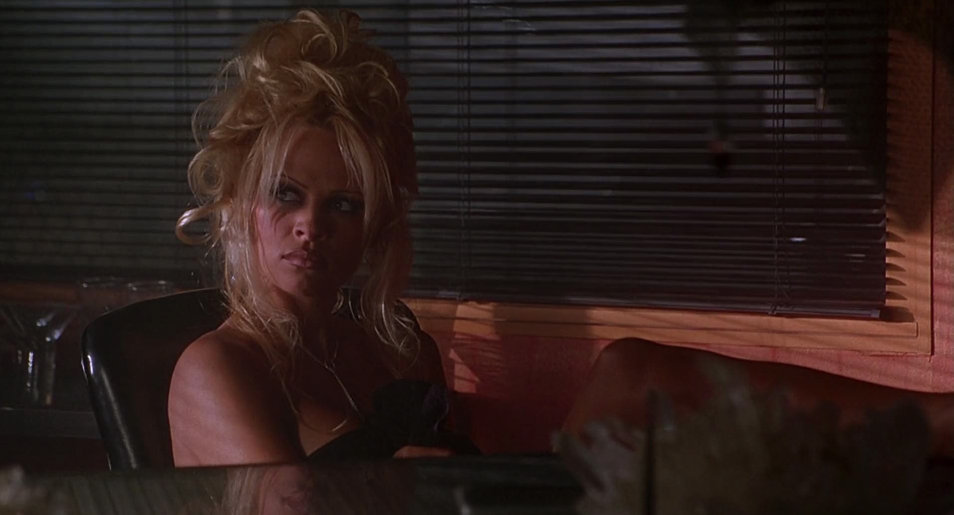 Barb Wire (1996) screencap 6879
