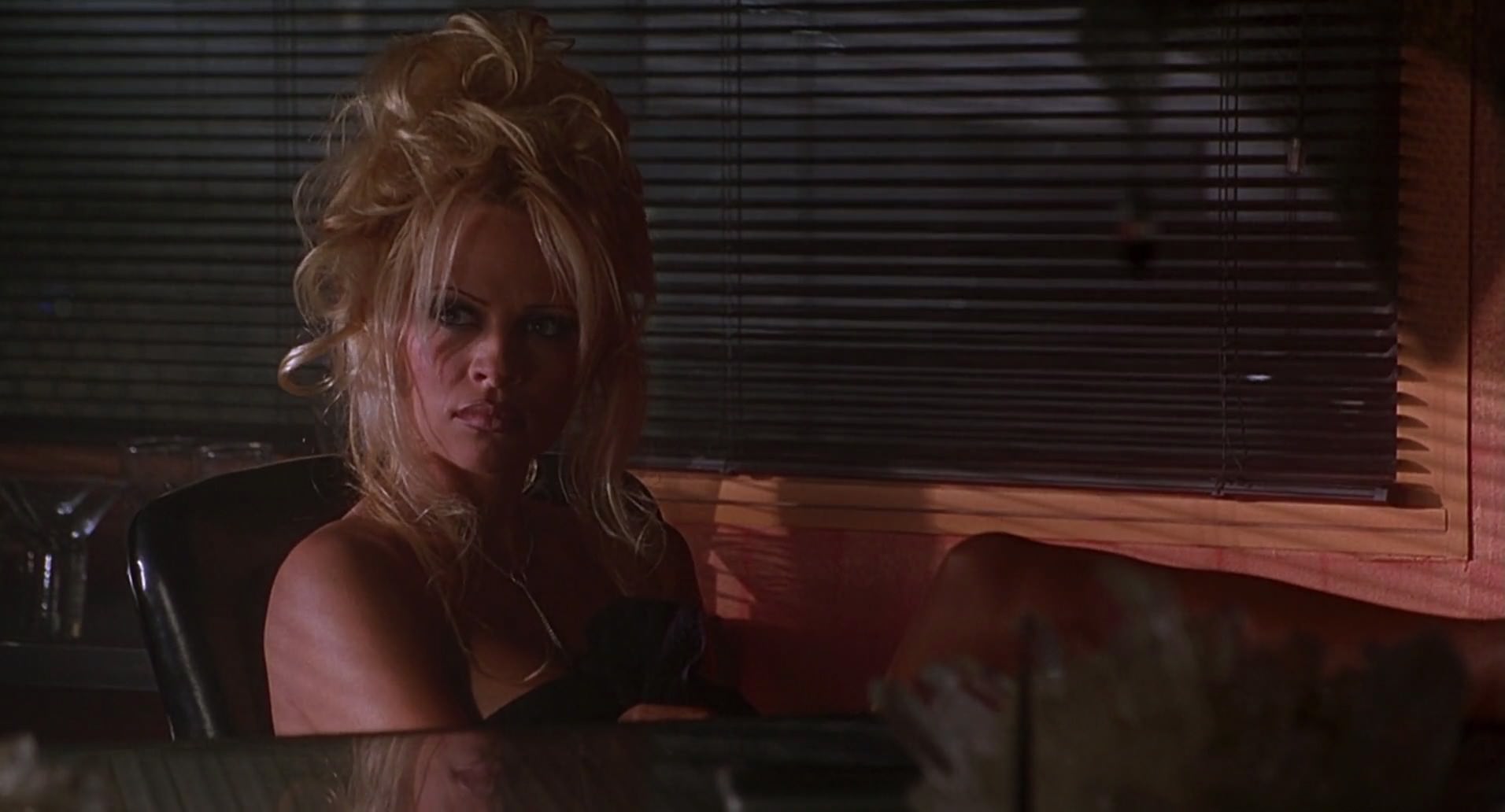 Barb Wire (1996) screencap 6882
