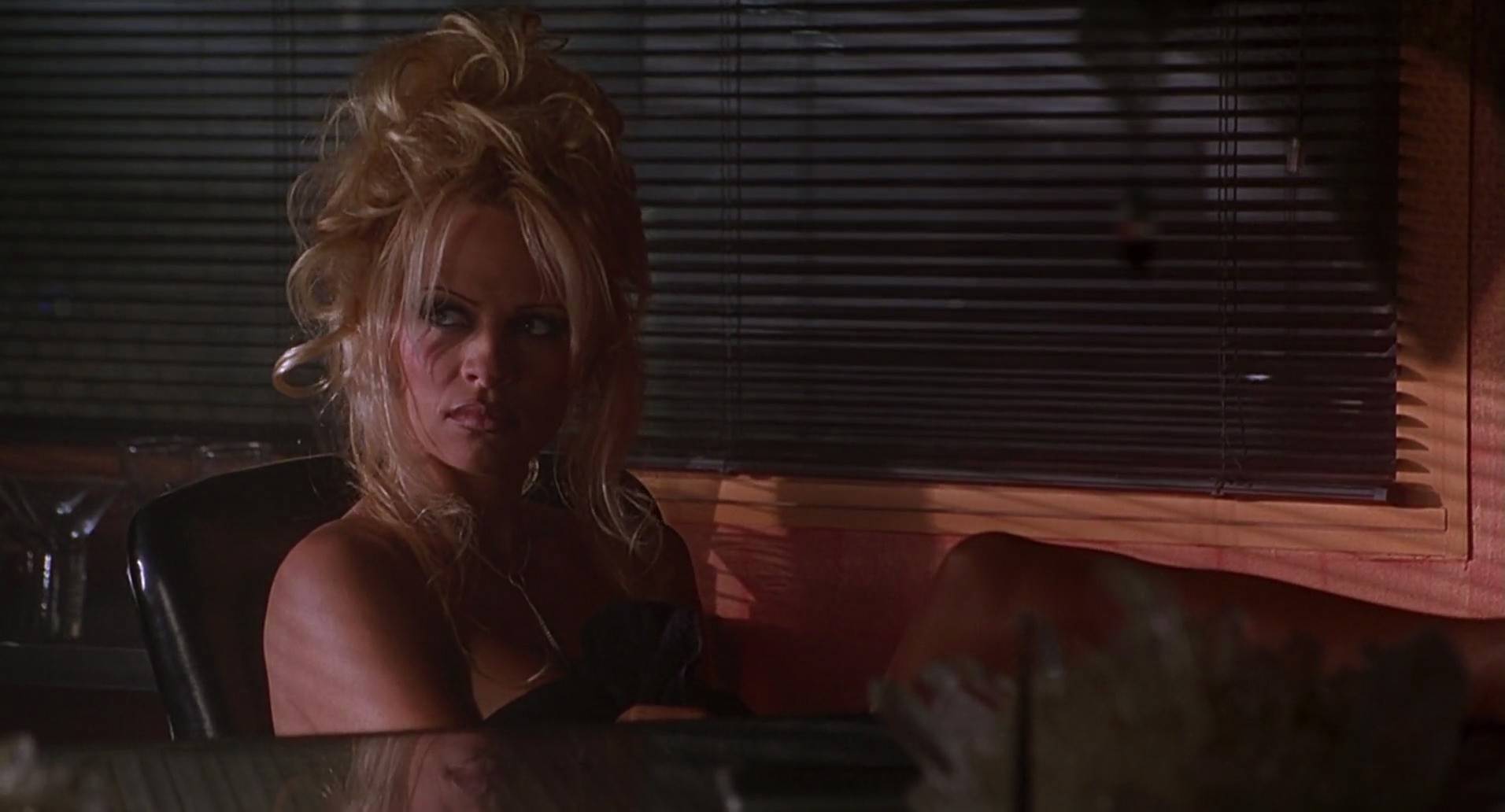 Barb Wire (1996) HD screenshot 6884