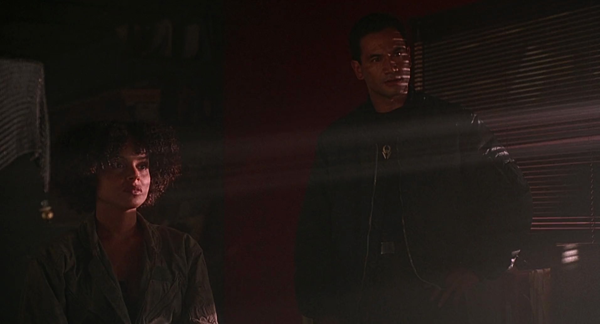 Barb Wire (1996) screencap 6894