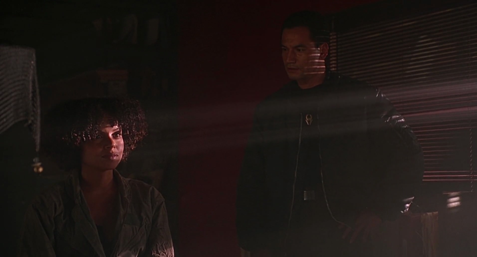 Barb Wire (1996) screencap 6900