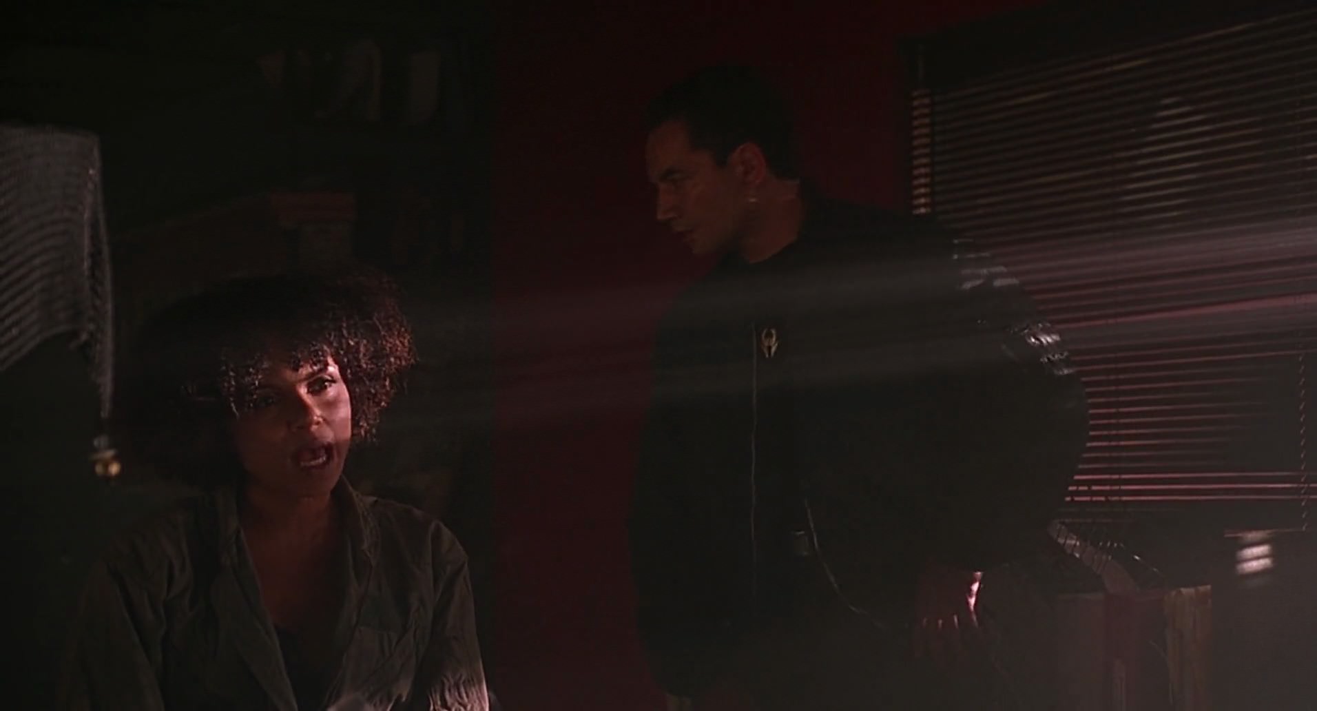 Barb Wire (1996) HD screenshot 6902