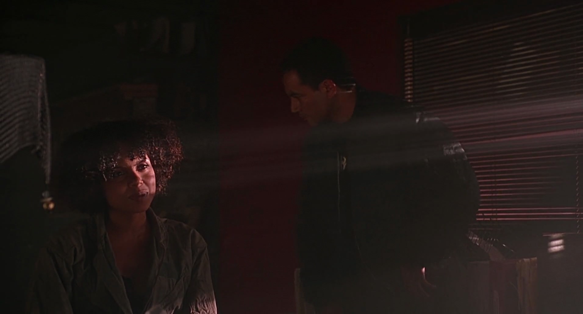 Barb Wire (1996) screencap 6903