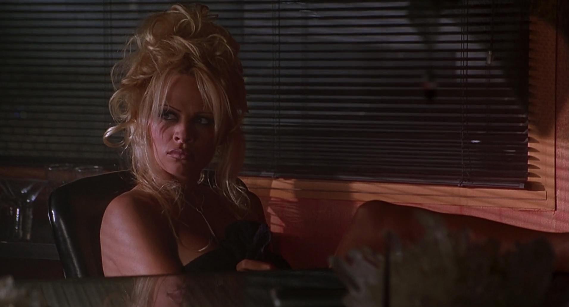 Barb Wire (1996) HD screenshot 6908