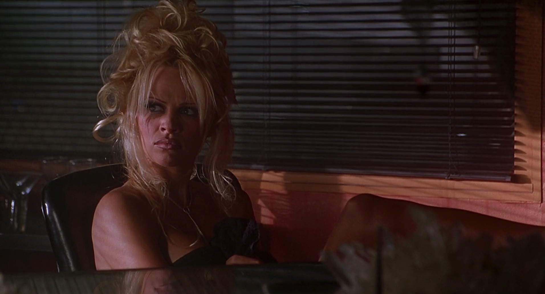 Barb Wire (1996) HD screenshot 6914