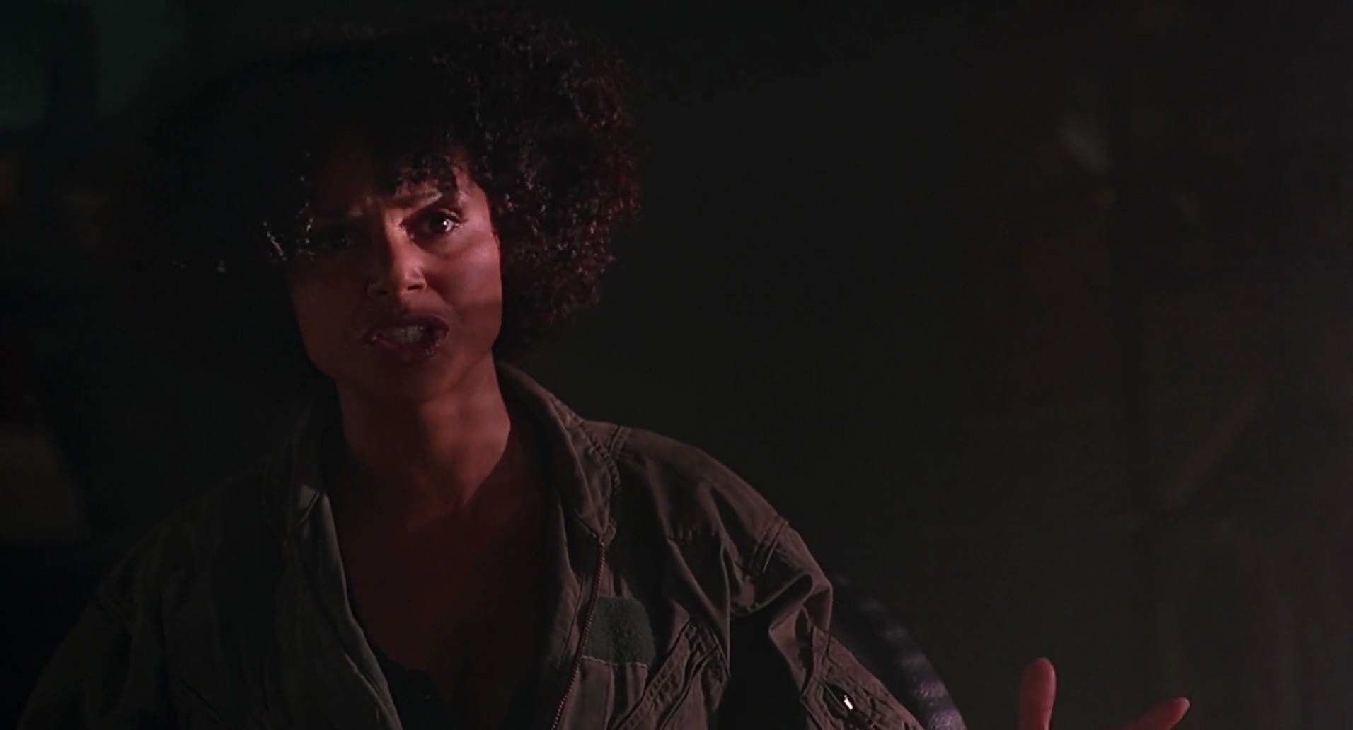 Barb Wire (1996) screencap 6927