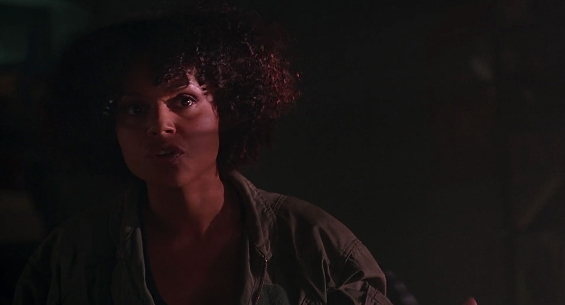 Barb Wire (1996) screencap 6945