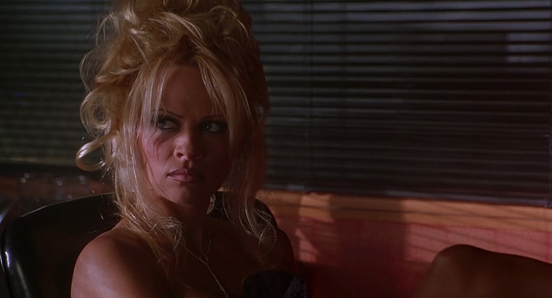 Barb Wire (1996) screencap 6960