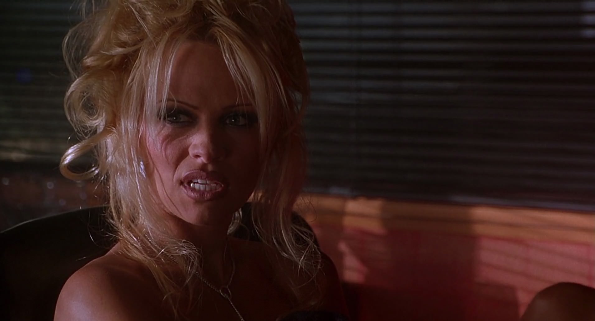 Barb Wire (1996) HD screenshot 6974