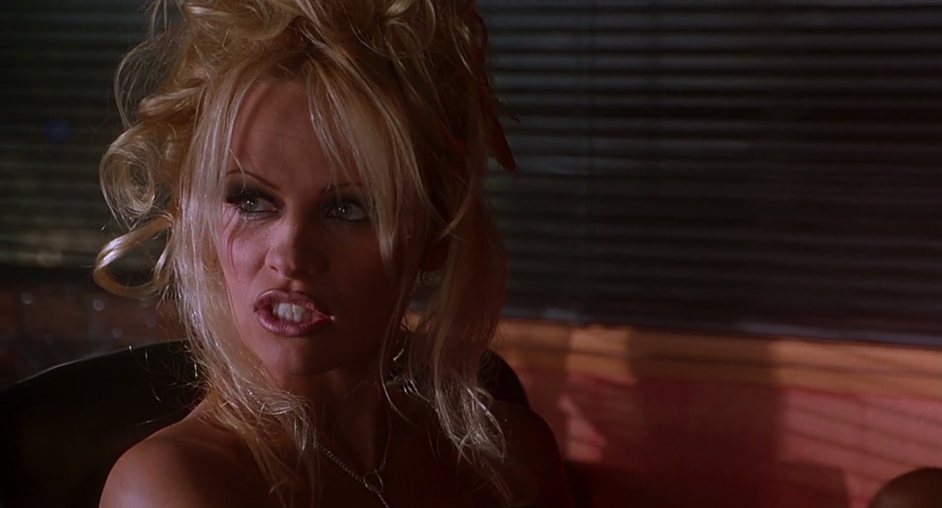 Barb Wire (1996) HD screenshot 6983