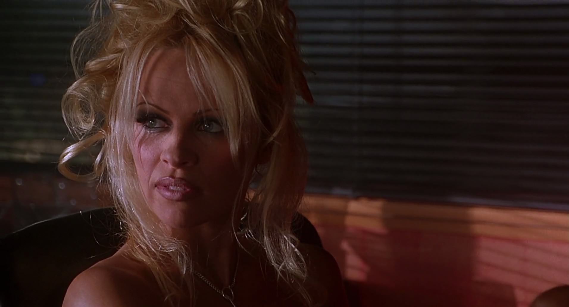 Barb Wire (1996) screencap 6984
