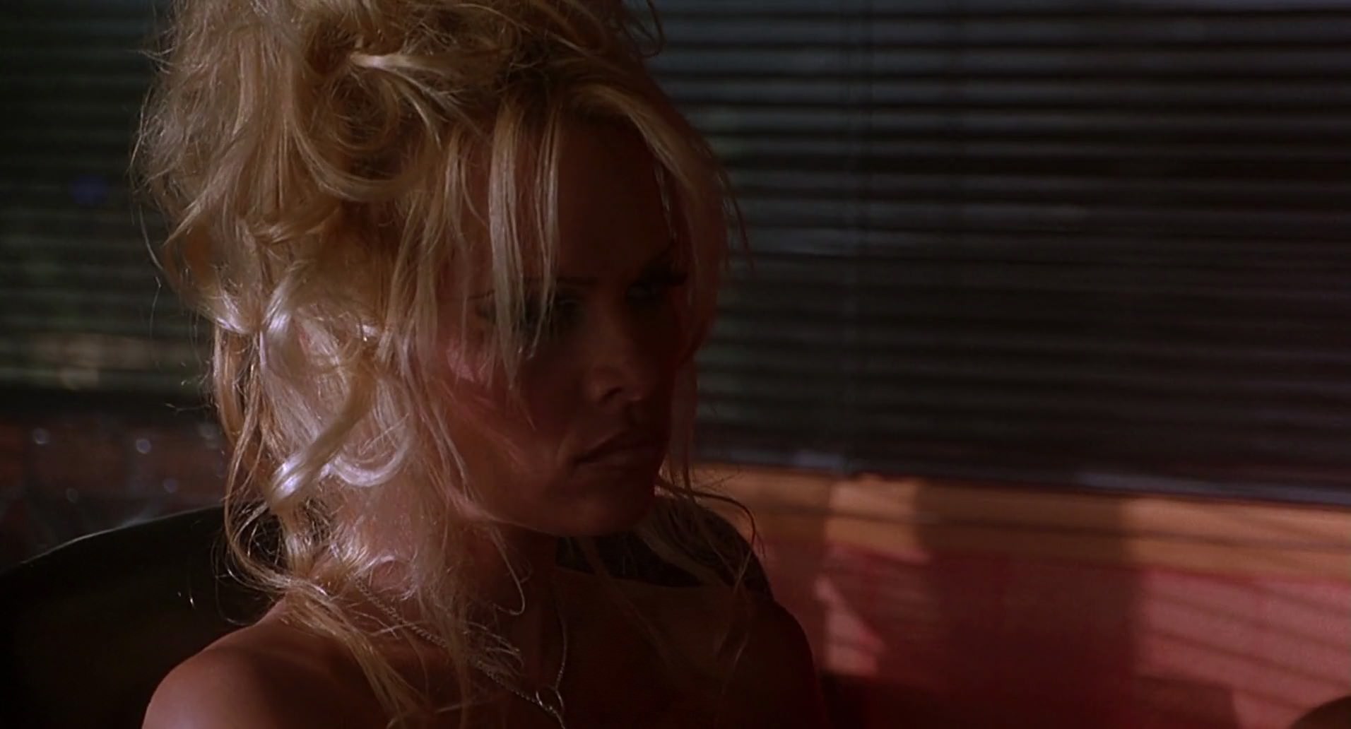 Barb Wire (1996) HD screenshot 7001