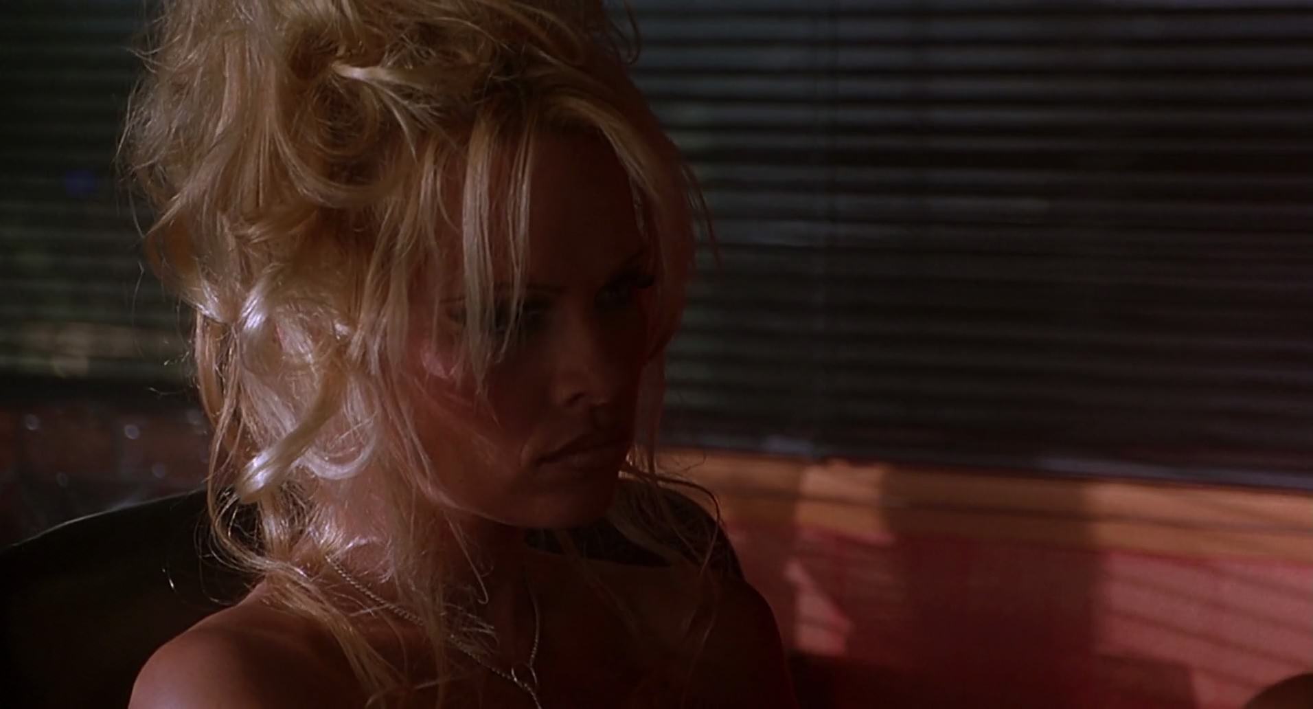 Barb Wire (1996) screencap 7002