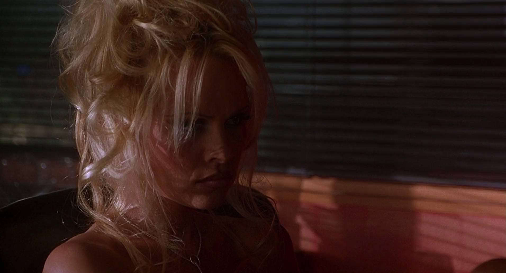 Barb Wire (1996) HD screenshot 7010