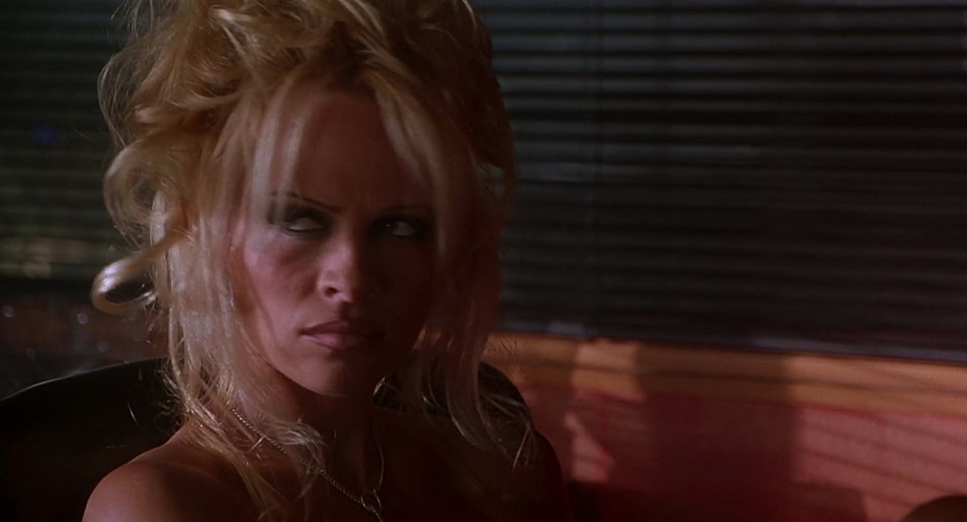 Barb Wire (1996) screencap 7011