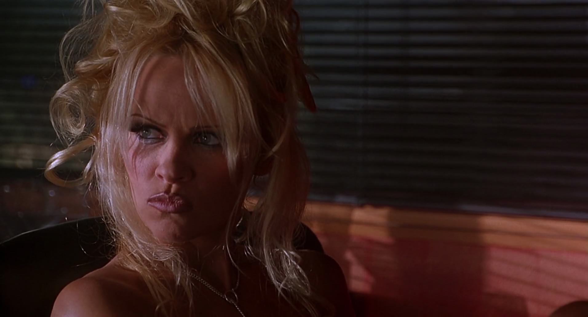 Barb Wire (1996) screencap 7014