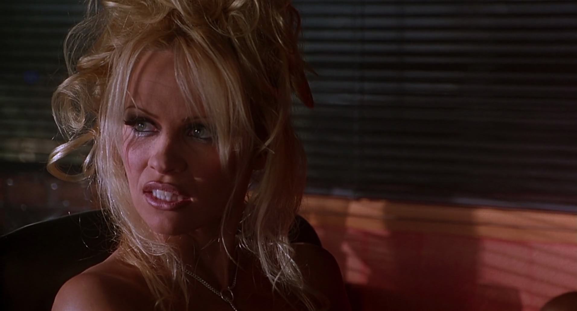 Barb Wire (1996) screencap 7017