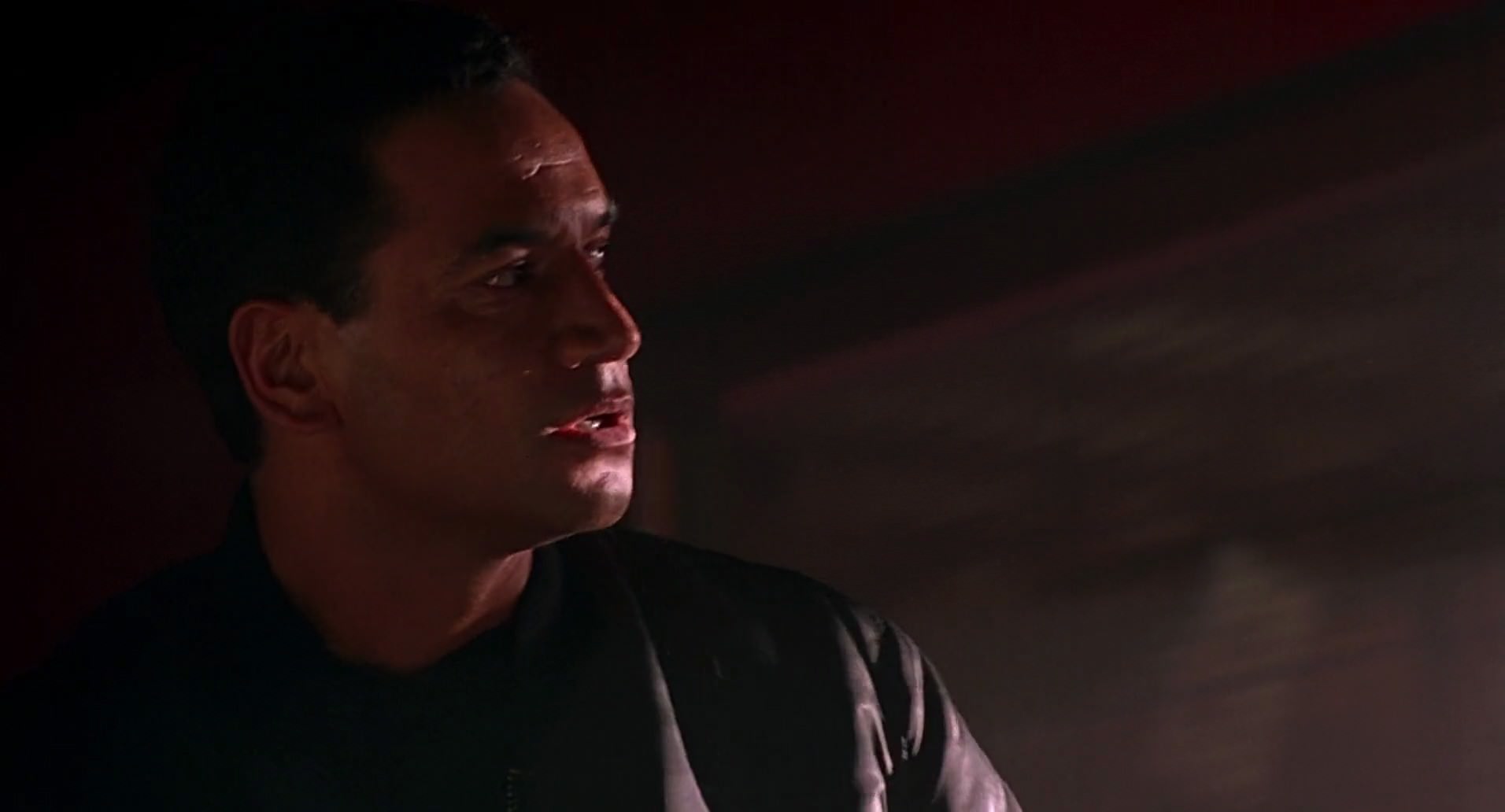 Barb Wire (1996) screencap 7020