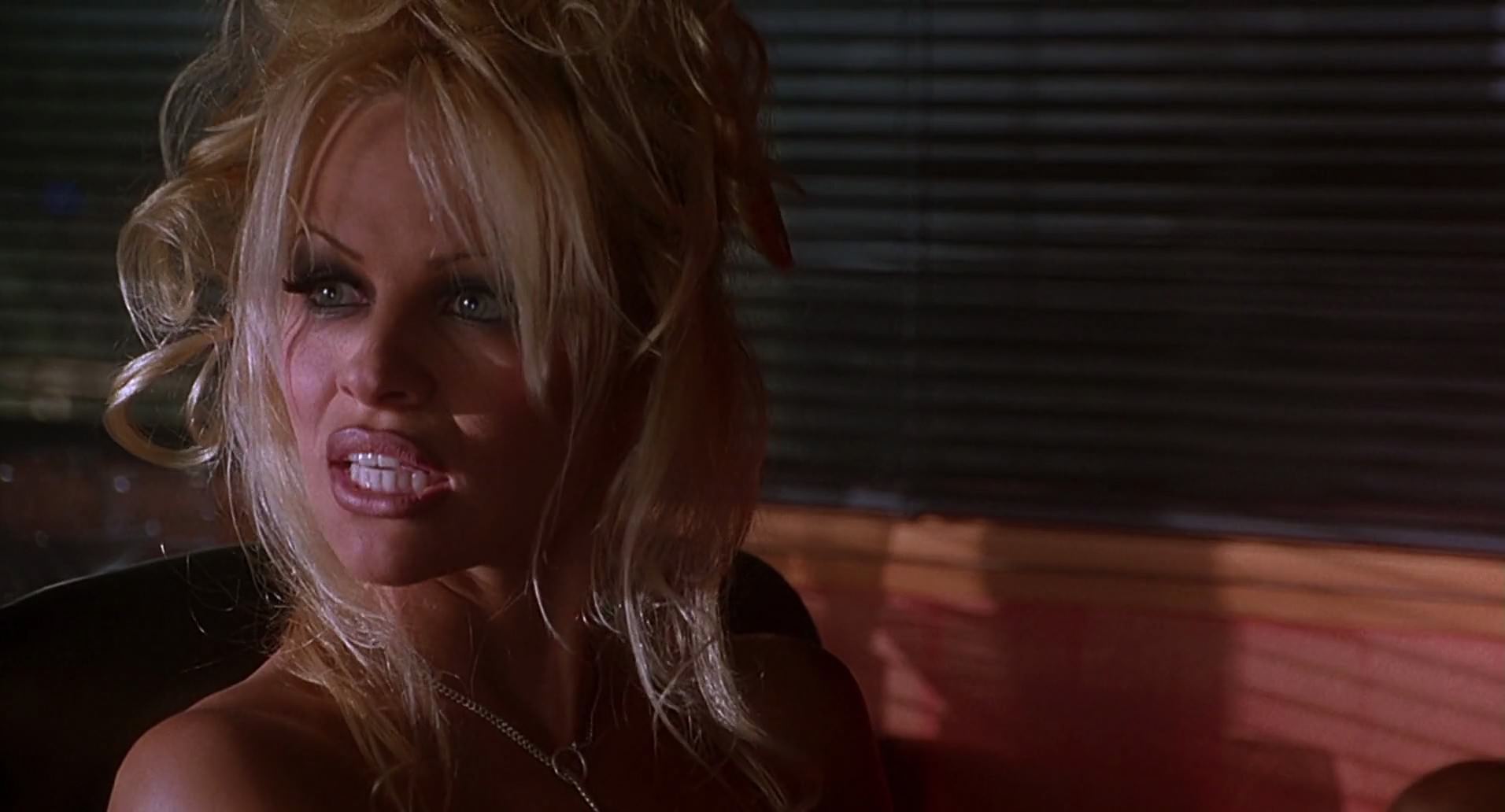 Barb Wire (1996) screencap 7029