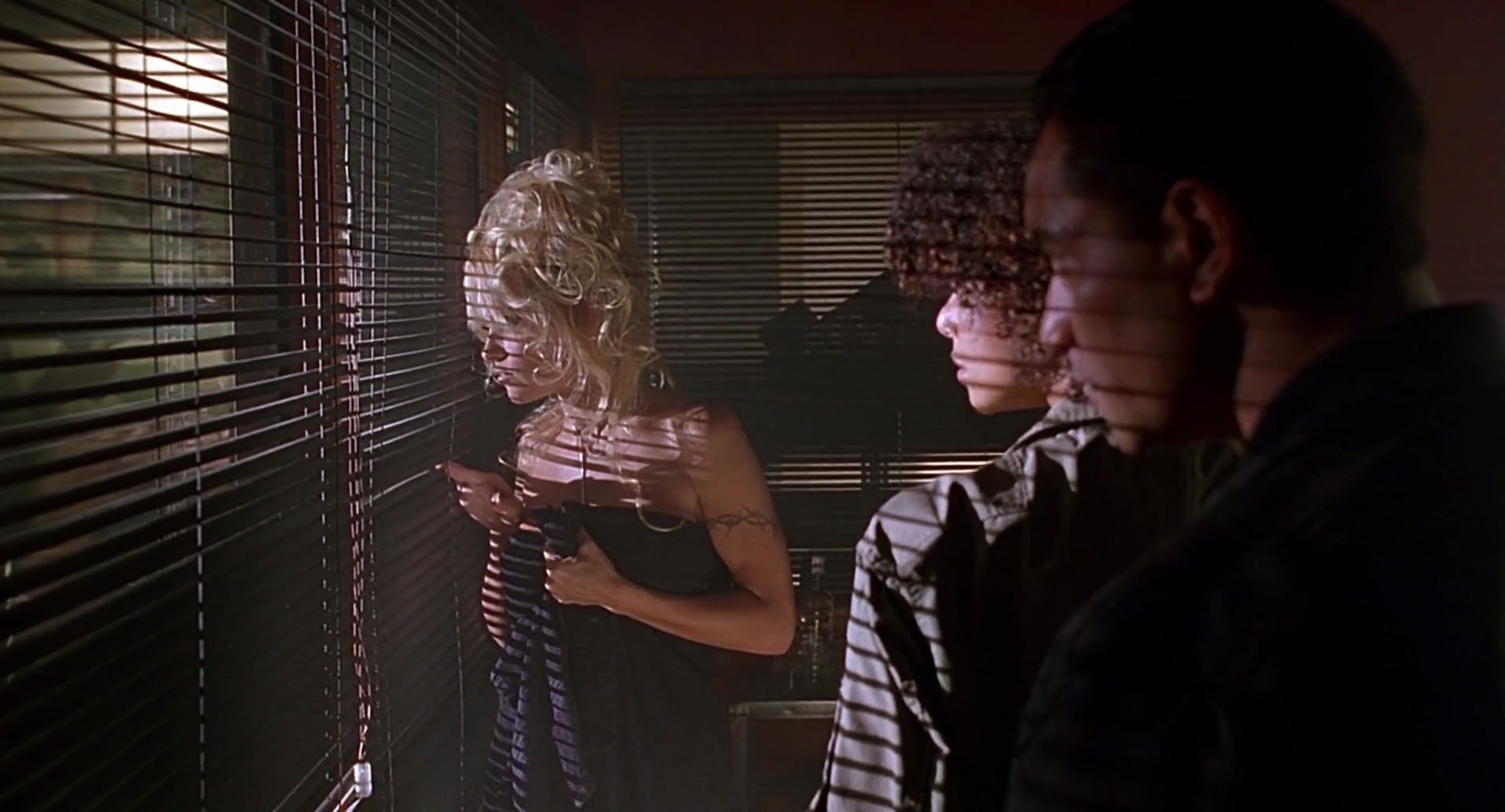 Barb Wire (1996) HD screenshot 7103