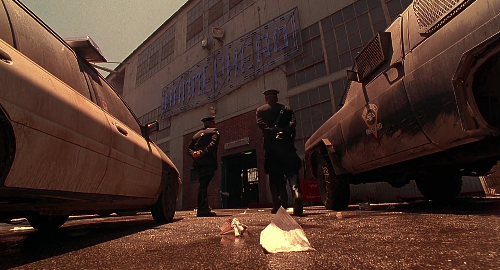 Barb Wire (1996) screencap 7140