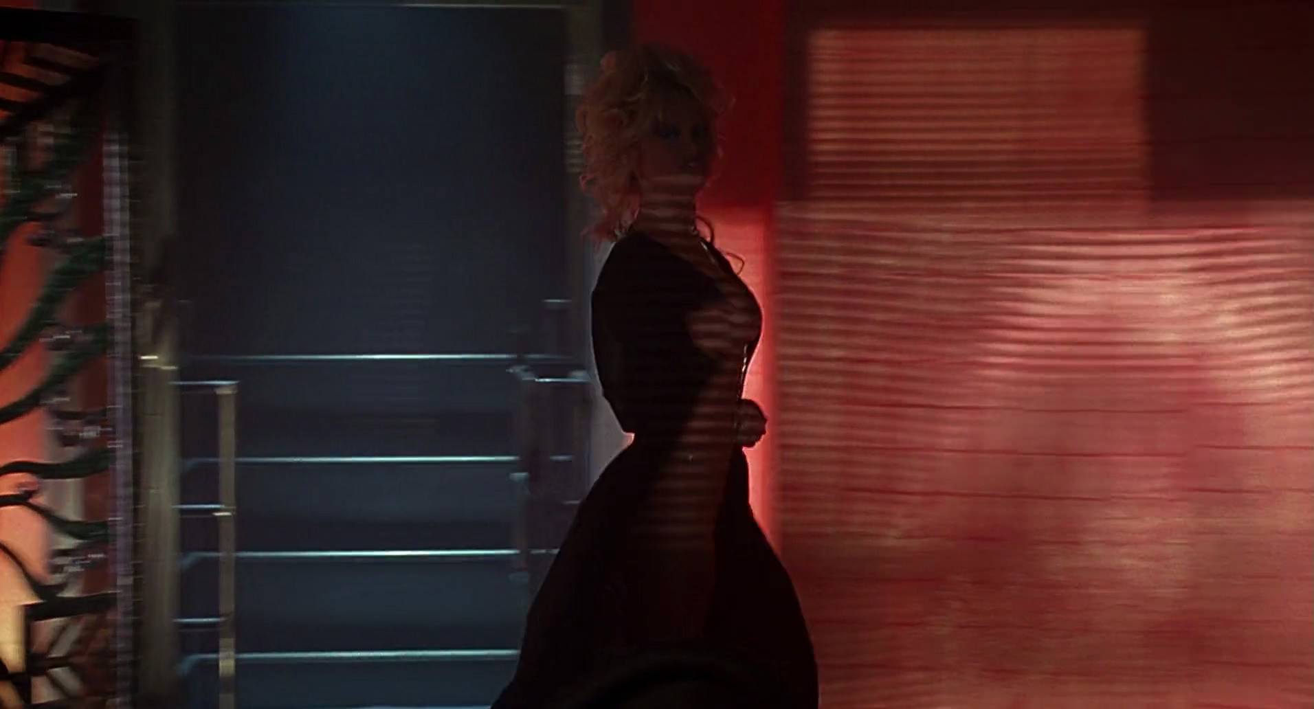 Barb Wire (1996) screencap 7164