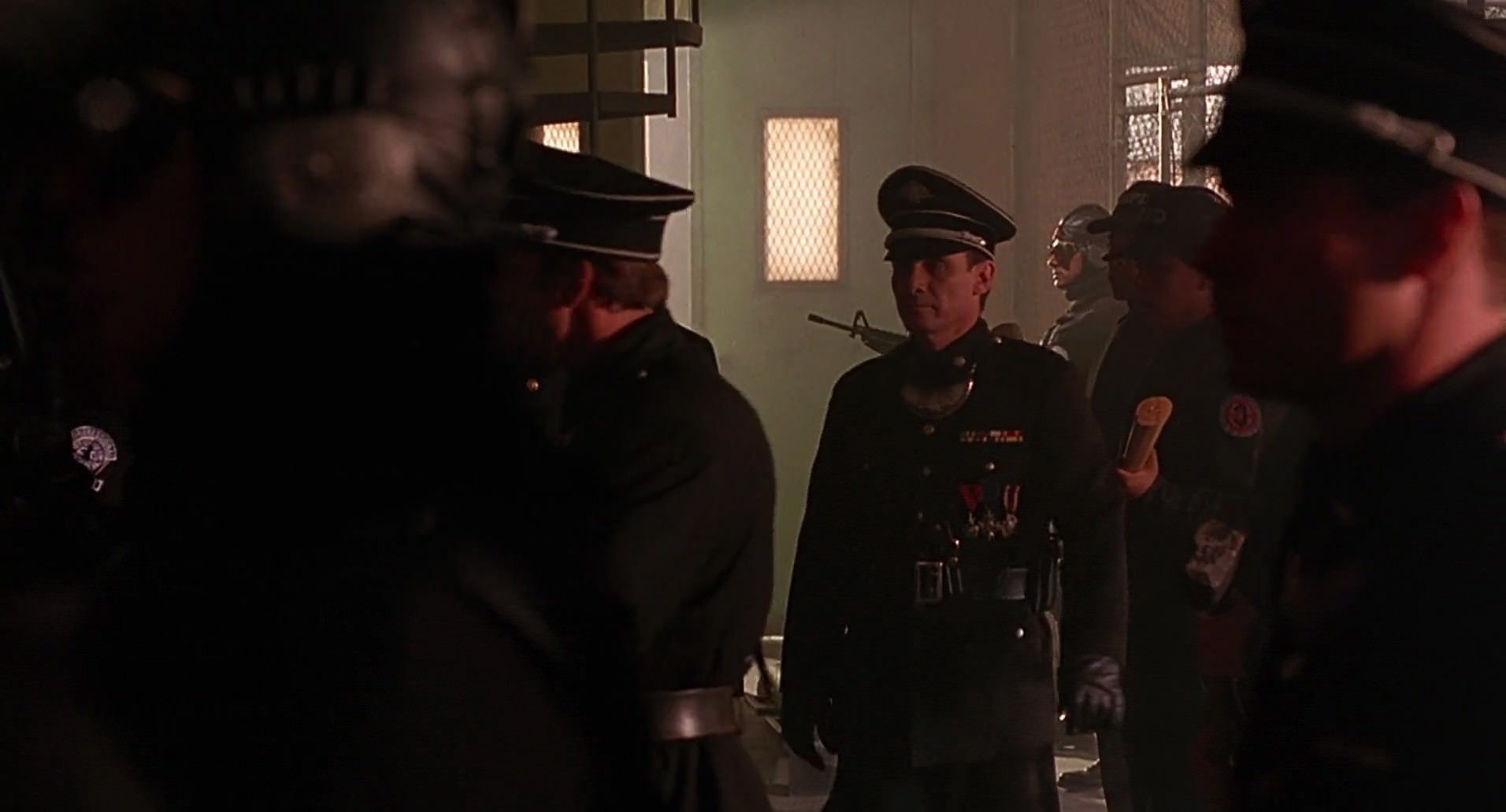 Barb Wire (1996) screencap 7176