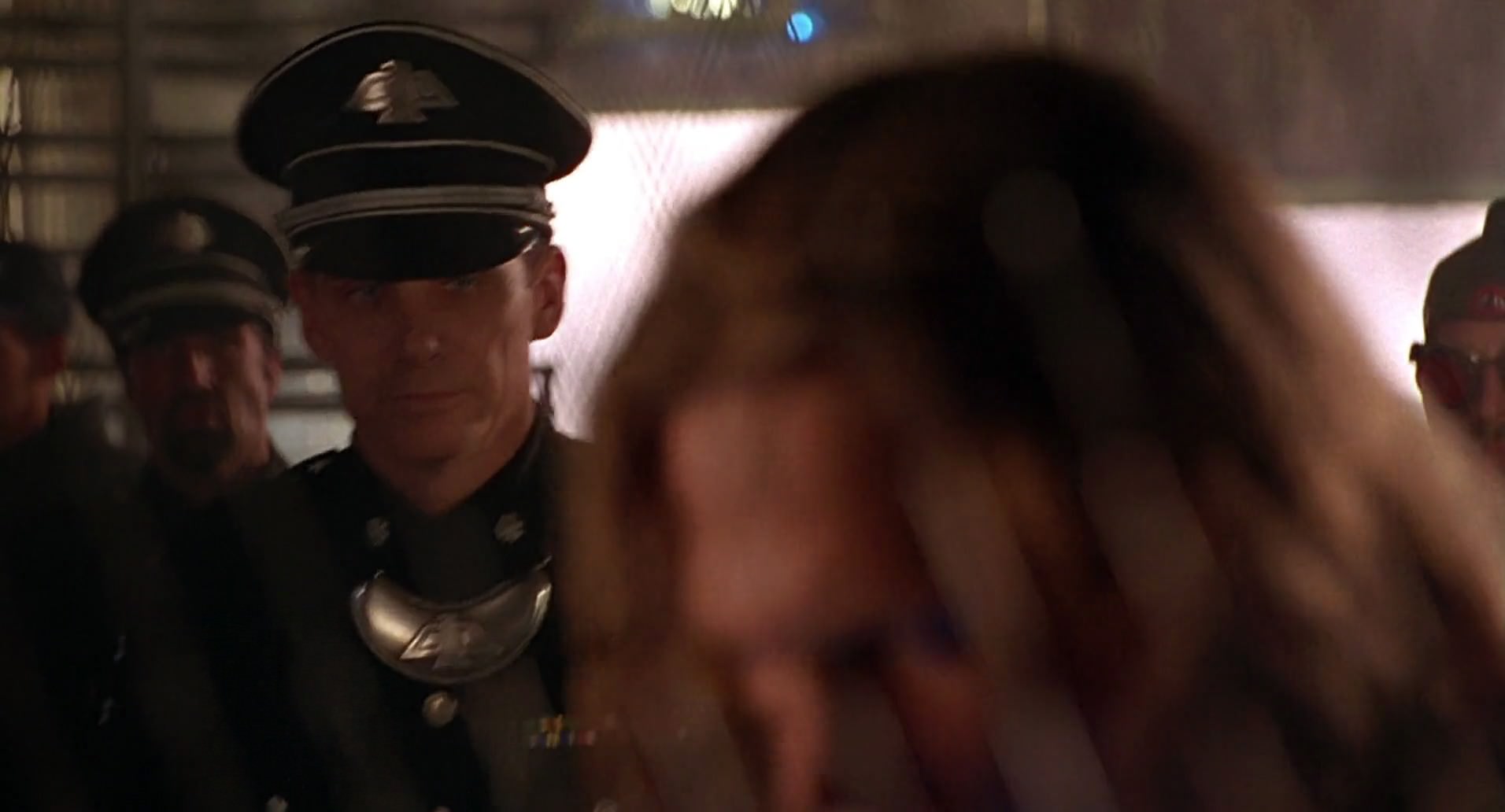 Barb Wire (1996) screencap 7212
