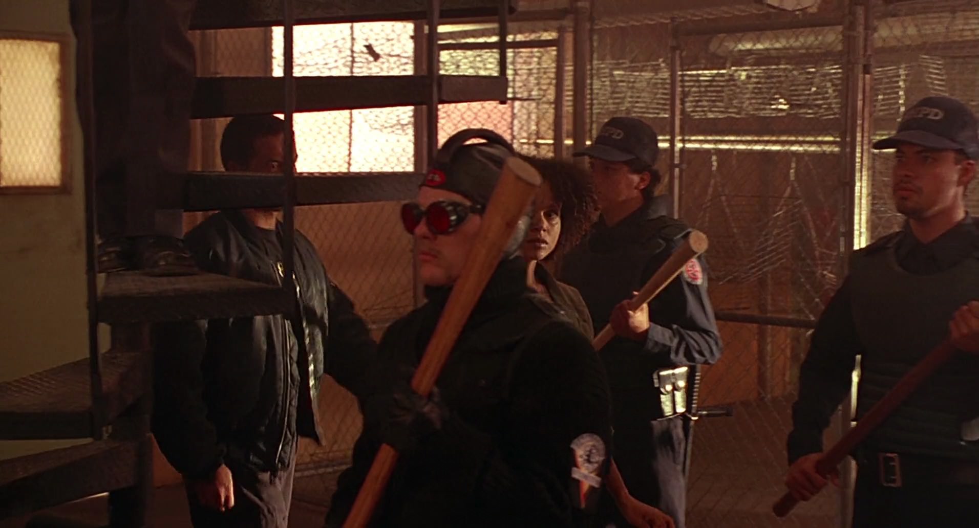 Barb Wire (1996) screencap 7287