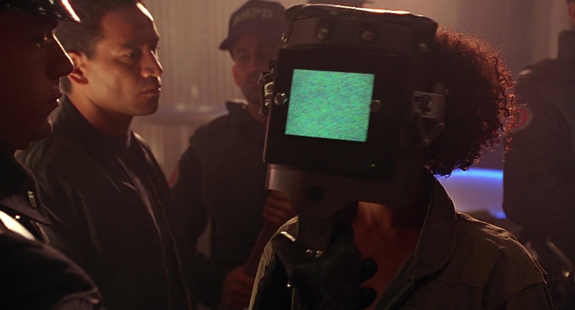 Barb Wire (1996) screencap 7311