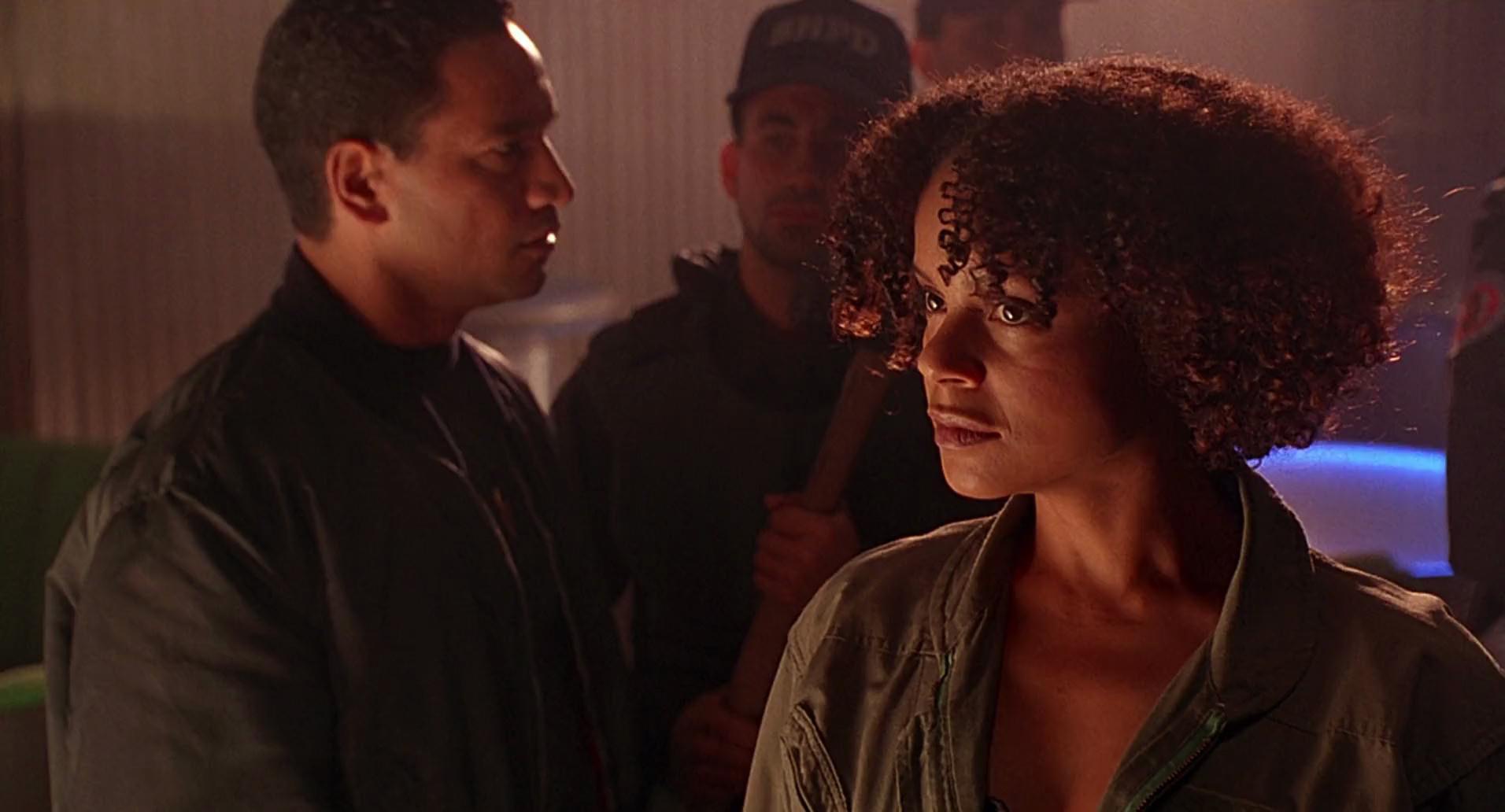 Barb Wire (1996) screencap 7350