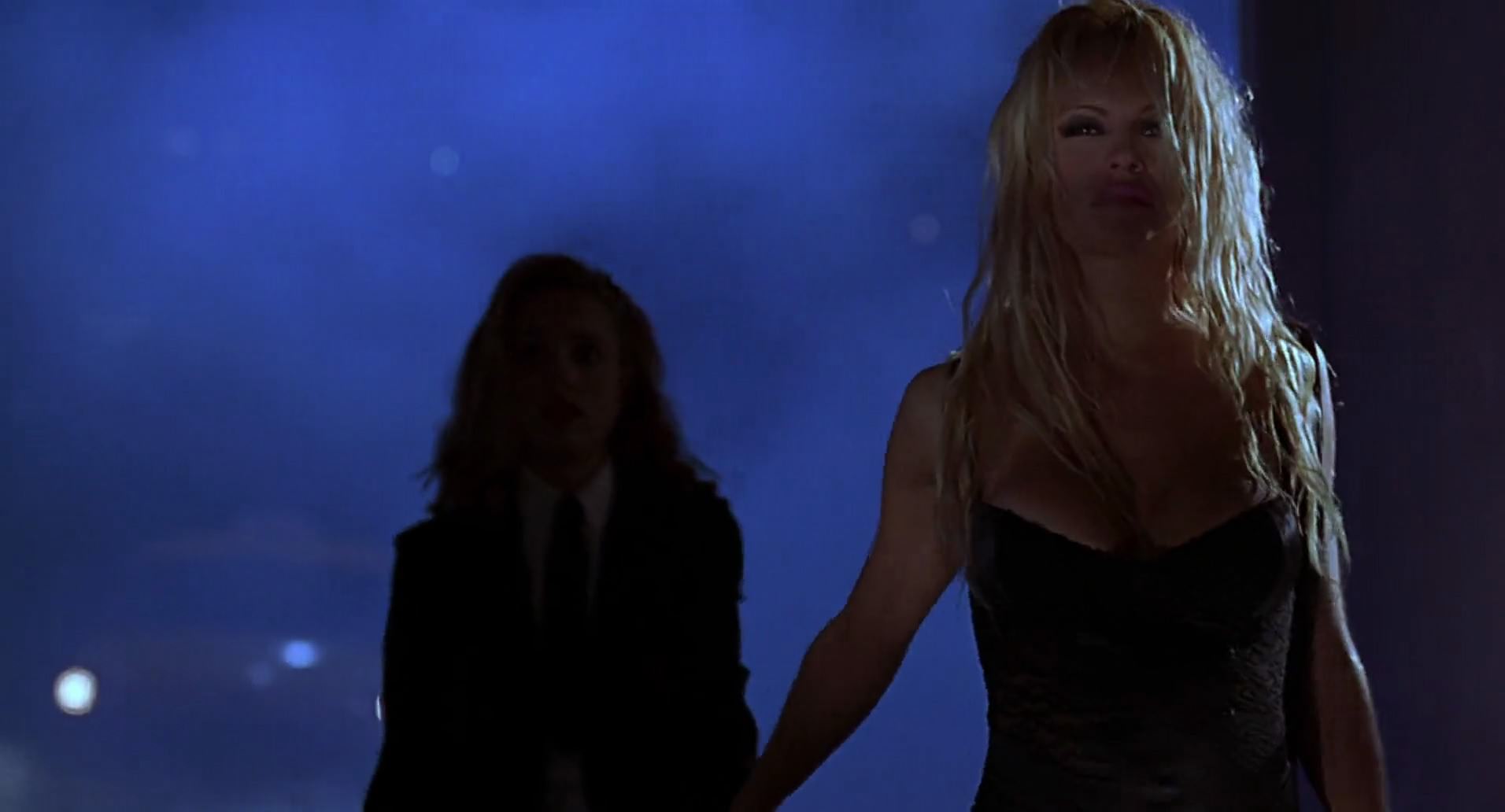 Barb Wire (1996) screencap 738