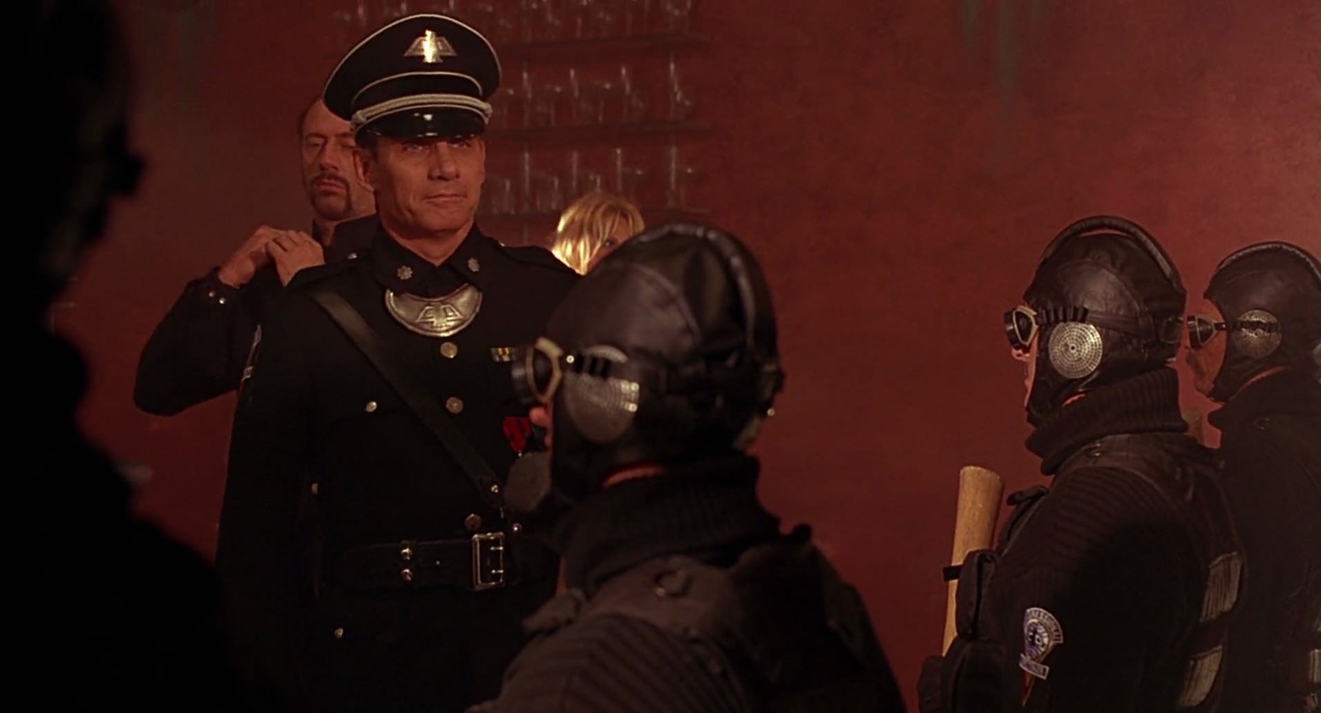 Barb Wire (1996) screencap 7392