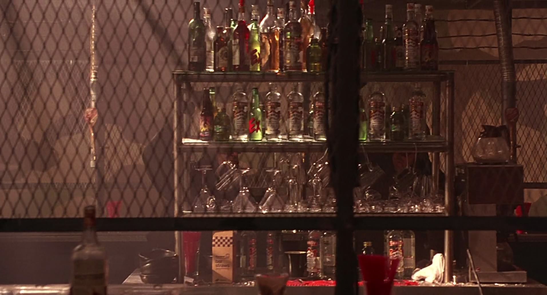 Barb Wire (1996) HD screenshot 7412