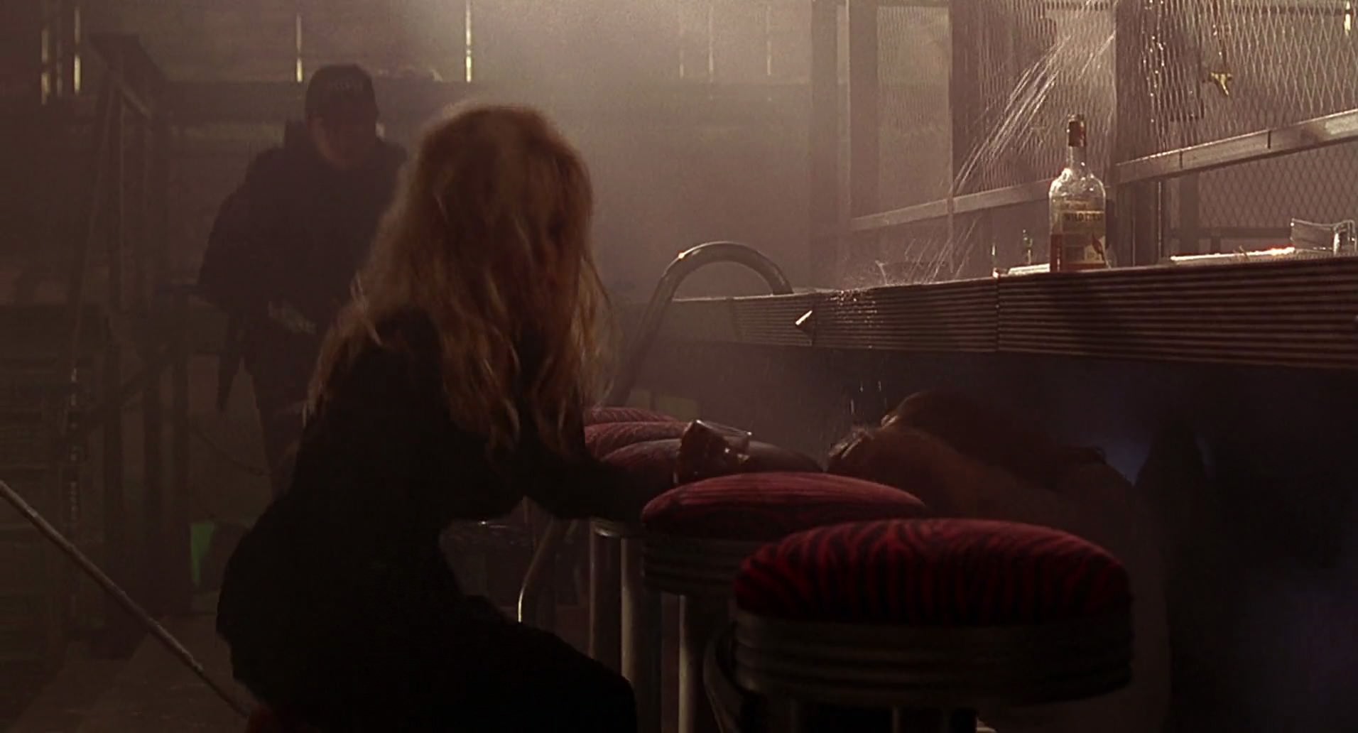 Barb Wire (1996) HD screenshot 7499