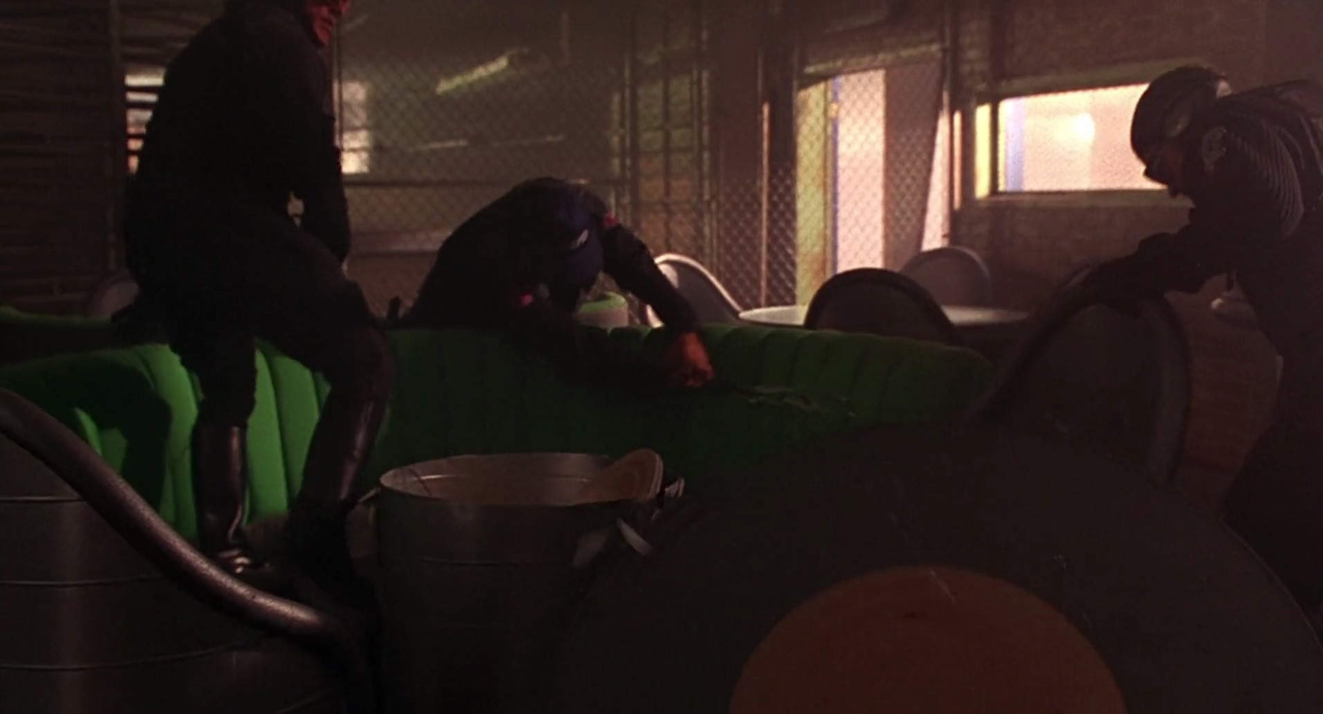 Barb Wire (1996) HD screenshot 7514
